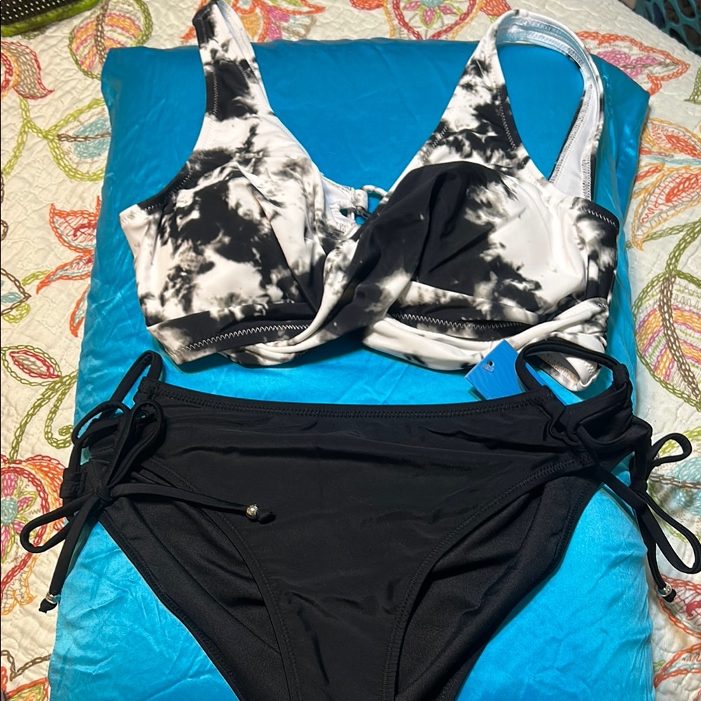 Cupshe Monochrome Swirl Bikini Set